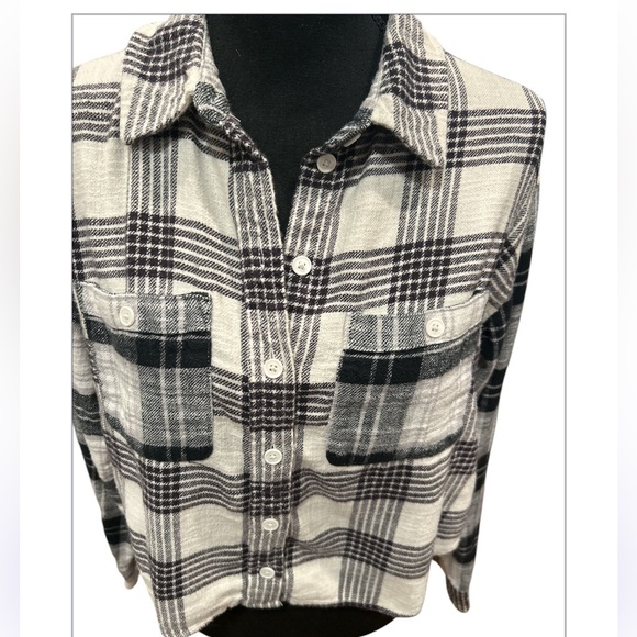 American Eagle Black White and Gray Plaid Flannel Crop top, Size S/P - Picture 3 of 7